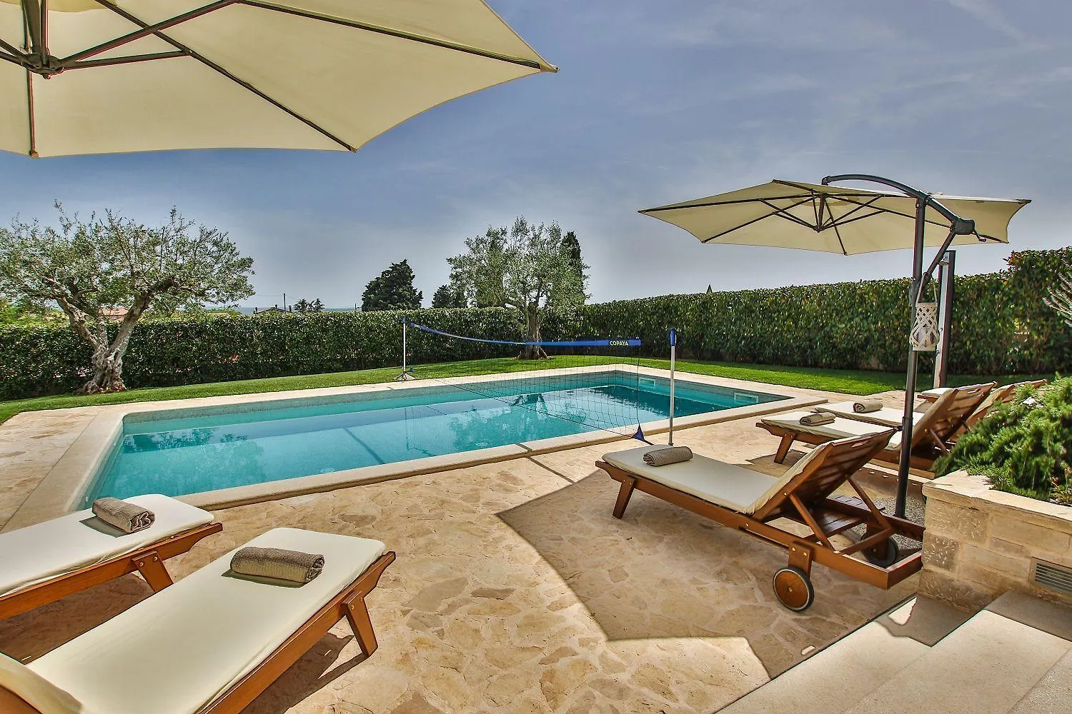 Hébergement de vacances Atemberaubende Finca Mit Bikes, Salzwasserpool, Meerblick, Spielplatz, Lounge-Bereich Kaštelir