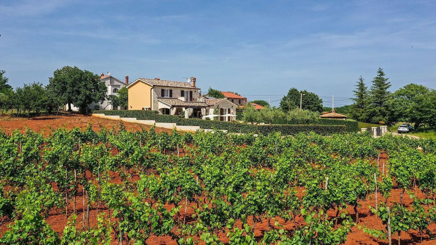 Hébergement de vacances Atemberaubende Finca Mit Bikes, Salzwasserpool, Meerblick, Spielplatz, Lounge-Bereich Kaštelir